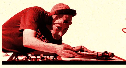 DJ Woody cutting on turntables